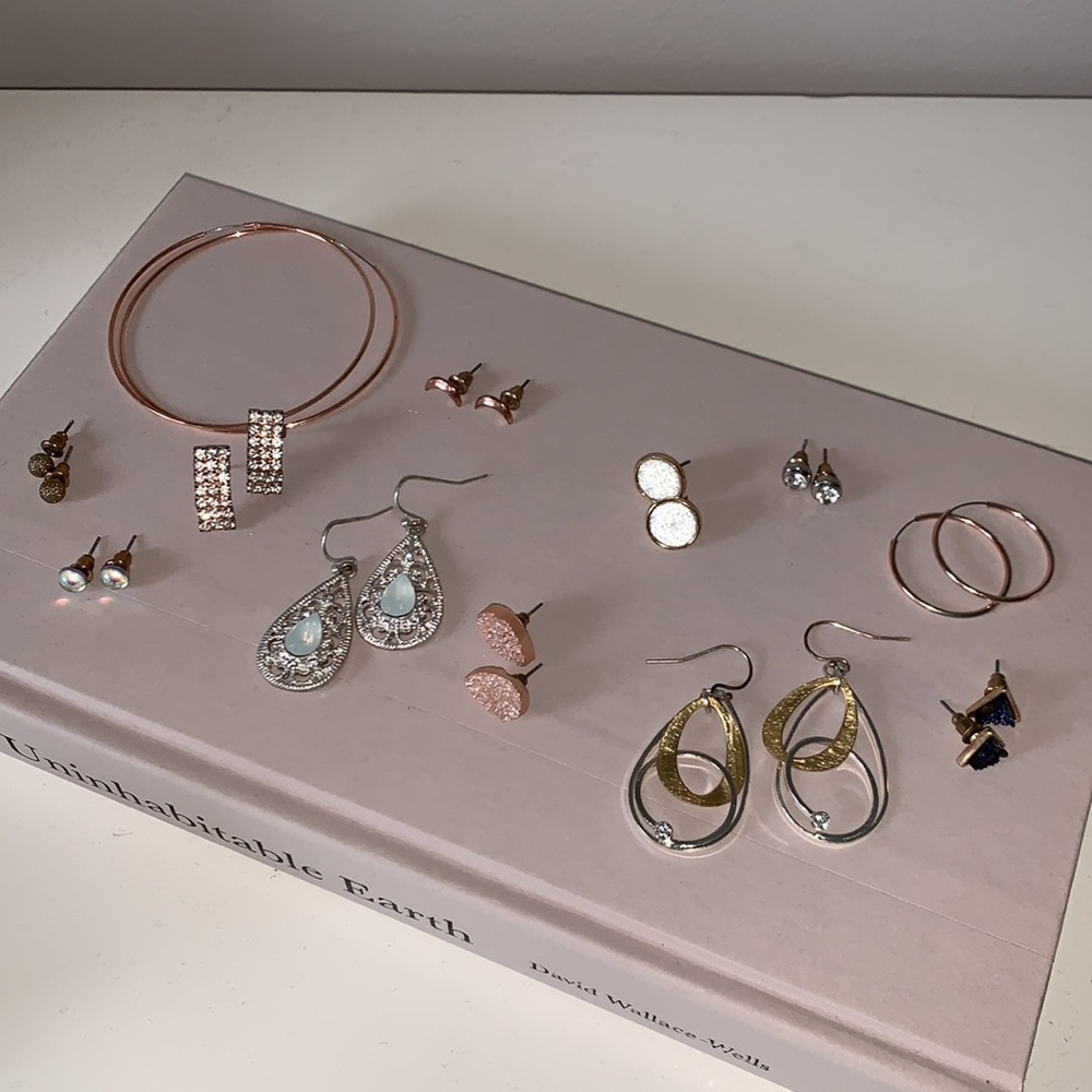 assorted earrings! 🤍 - Picture 2 of 5